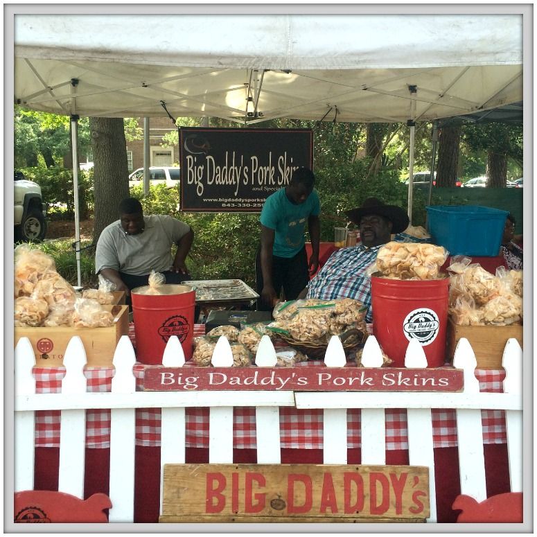 The Summerville Farmers Market is straight out of a chick-flick featuring a small Southern town! Take a quick tour of our favorite booths and products. #farmersmarket #Summerville #CMB #SouthCarolina #smalltownlife