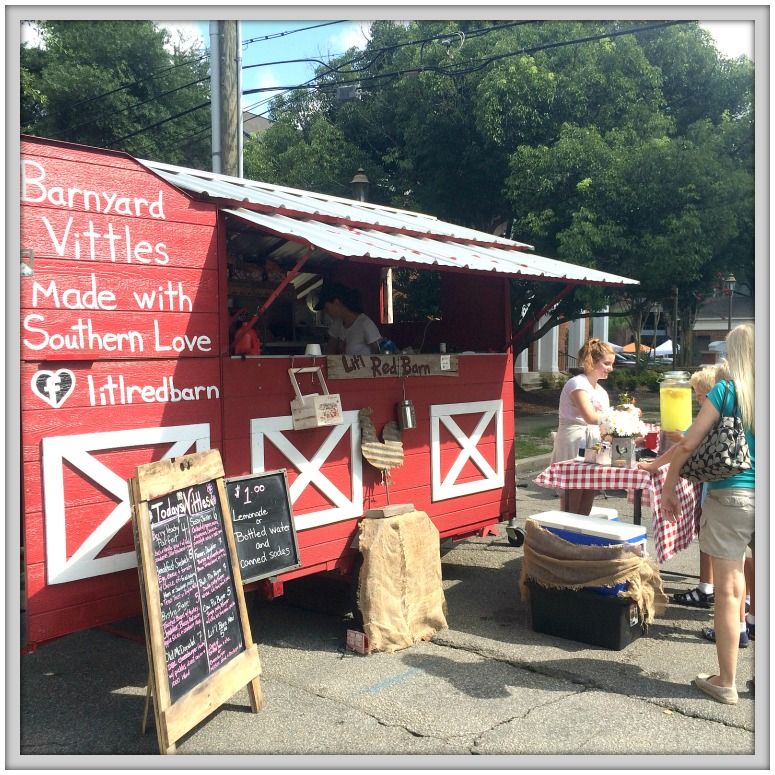 The Summerville Farmers Market is straight out of a chick-flick featuring a small Southern town! Take a quick tour of our favorite booths and products. #farmersmarket #Summerville #CMB #SouthCarolina #smalltownlife