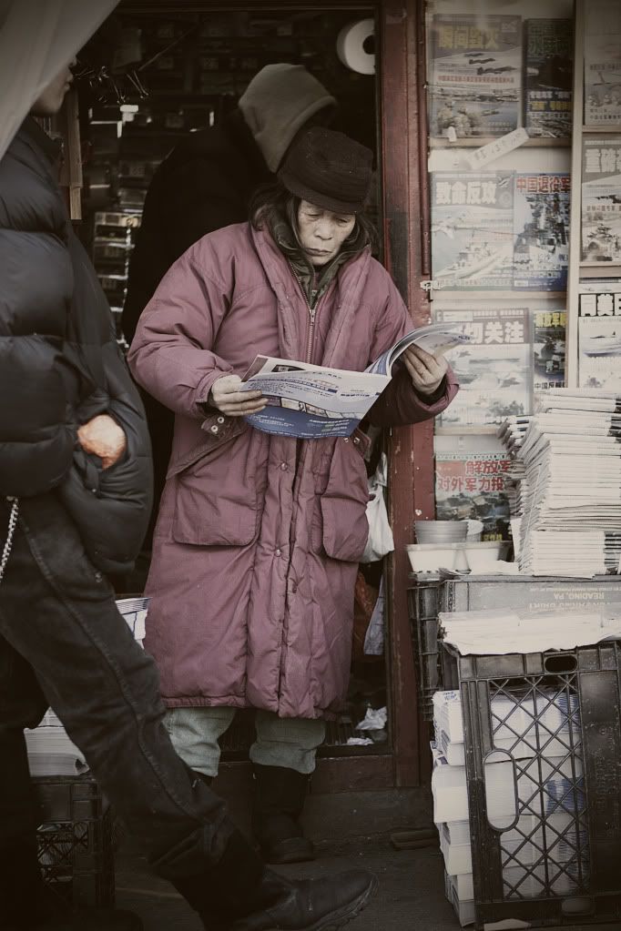 IMAGE: http://i1112.photobucket.com/albums/k489/dryan306/Chinatown%201/peeps300.jpg