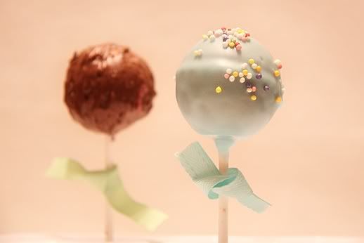 http://i1112.photobucket.com/albums/k492/Leooonietje/cakepops1.jpg